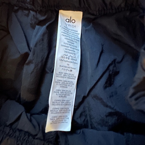 Alo Motivate Track Shorts - Picture 4 of 5